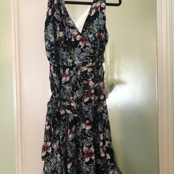 Essue Dress - Black Flowered Size M - Picture 9 of 9